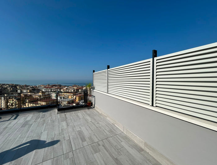 installazione pannelli frangivista su terrazzo