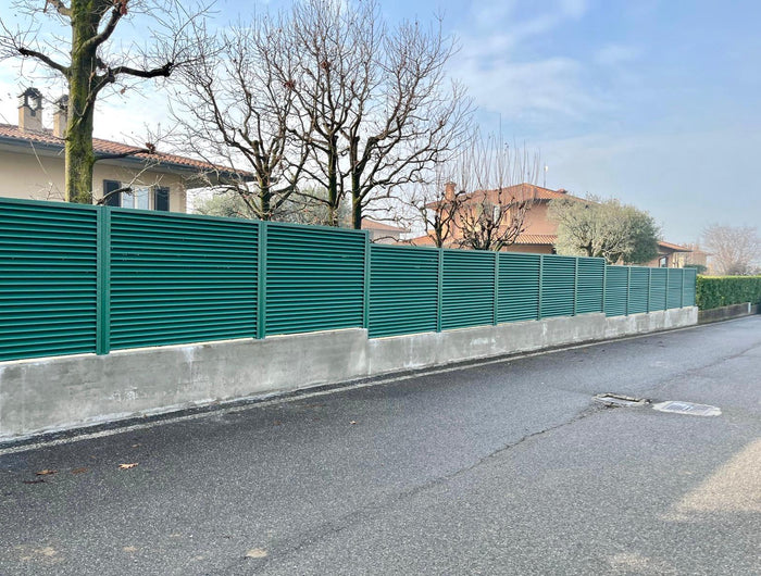 installazione pannelli frangivista per giardino in acciaio zincato verde