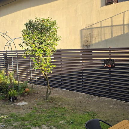 installazione steccato orizzontale su piloni in acciaio zincato