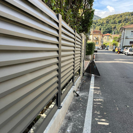 recinzione-modulare-grigio-grafite-atlas-installazione-1