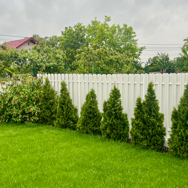 installazione fai-da-te doghe verticali per giardino colore bianco alpino lucido in acciaio zincato