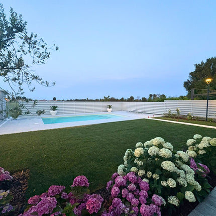 installazione giardino interno completa con le doghe orizzontali in acciaio zincato bianco con accessori inclusi 
