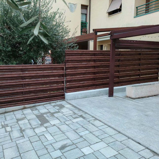 doga-simmetrica-effetto-legno-mogano-giardino-accaio-zincato